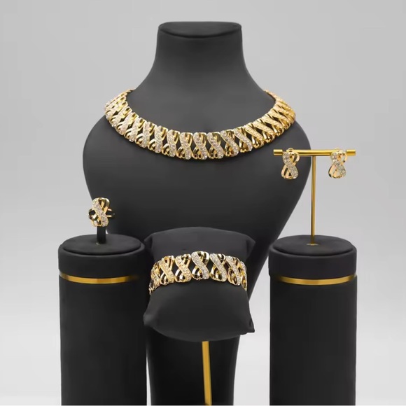 Elegant Gold and Silver Jewelry Set - Picture 3 of 5